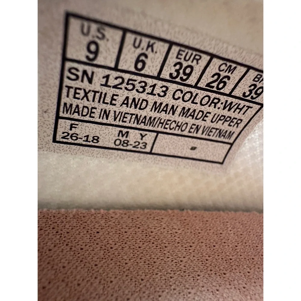 Skechers GO WALK Arch Fit White Slip On Sneakers 125313‎ Womens 9 Mens 7.5